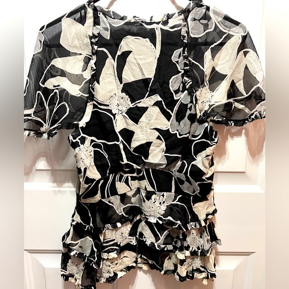 Arden B. black, white and gray flutter sleeve ruffle neck and bottom top. Size M - Picture 2 of 3